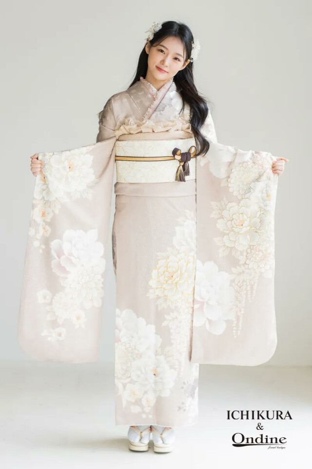 振袖専門店 オンディーヌの振袖 /白色/エレガント/花柄/ E-1101 | My振袖