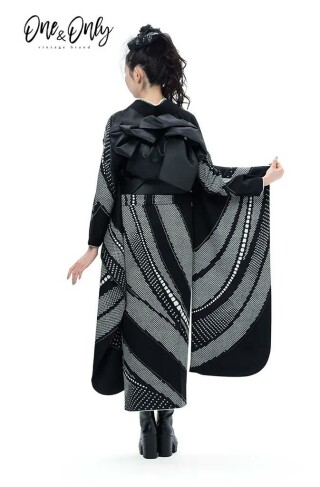 振袖専門店 オンディーヌの振袖 /黒色/グレー色/クール/縞柄/ OE-1551