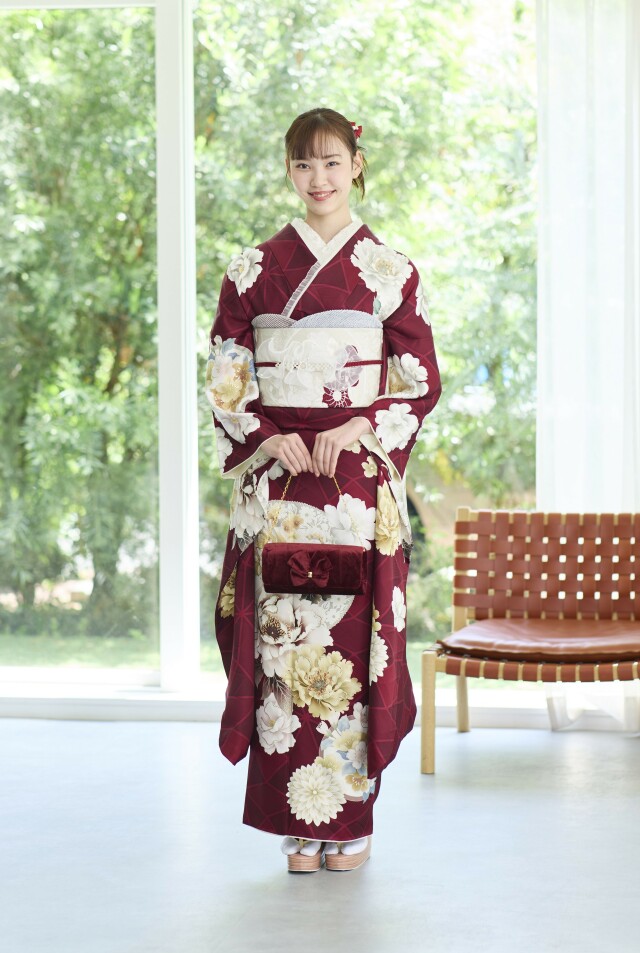 三松エレガンス 振袖 正絹 白地 紋意匠 花柄 美品重ね襟 三松の振袖 /赤色/白色/エレガント/幾何学柄/ 花飾り | My振袖