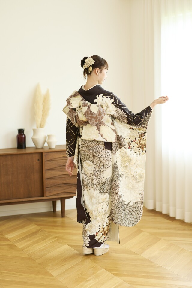 三松の振袖 /茶色/ゴールド色/古典/その他/ 日向菊 | My振袖
