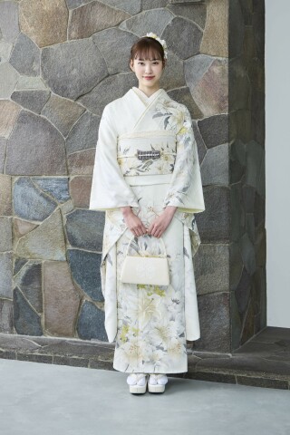 三松エレガンス 振袖 正絹 白地 紋意匠 花柄 美品重ね襟 三松の振袖 /白色/黄色/エレガント/百合柄/ 白百合 | My振袖