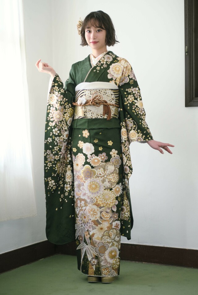 振袖　アンティーク　刺繍　扇　松竹梅　花模様　五つ紋　着物　122 p ms 三松の振袖 /緑色/古典/扇面柄/ 菊梅箔紋 | My振袖