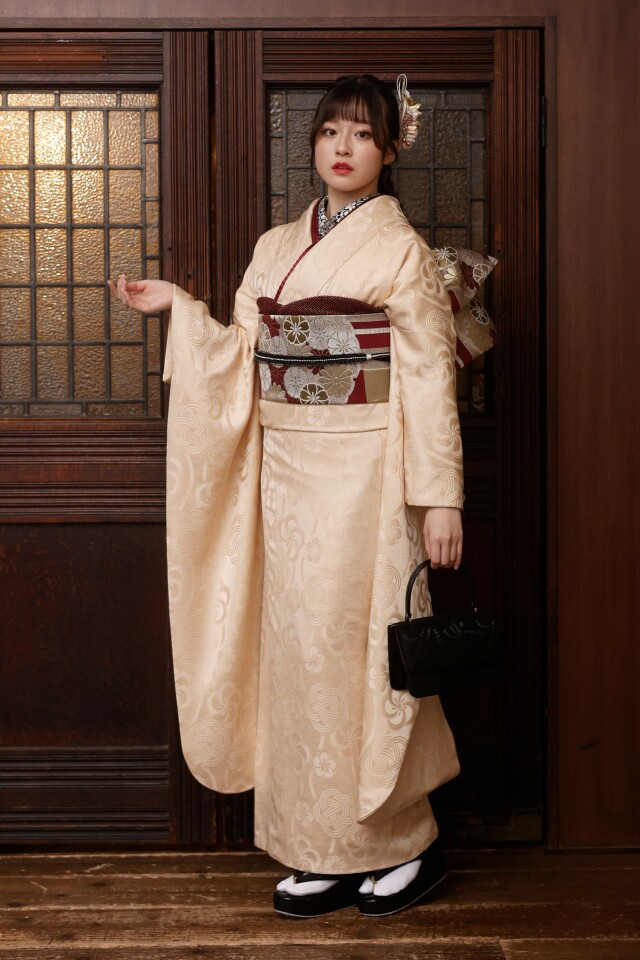 三松の振袖 /ベージュ色/エレガント/梅柄/ 花がぁる立涌ねじり梅 | My振袖