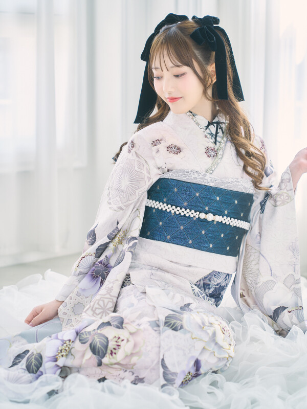 20Lab.（ハタチラボ.）の振袖 /白色/グレー色/エレガント/花柄/ RN-412