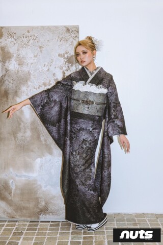 PLUMの振袖 /緑色/オレンジ色/エレガント/花柄/ 出口夏希振袖登場