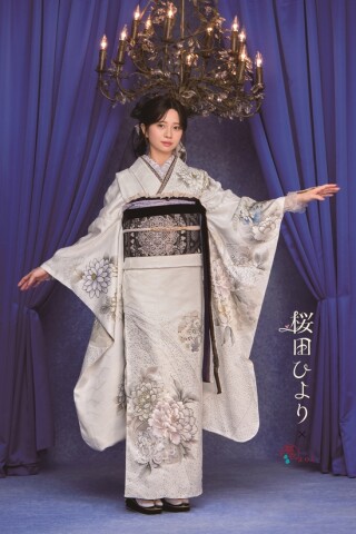 PLUMの振袖 /緑色/オレンジ色/エレガント/花柄/ 出口夏希振袖登場