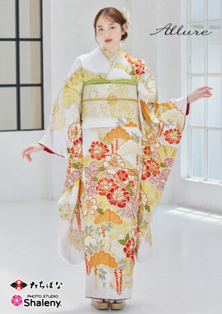 華やかな花柄振袖 着物 成人式 振袖：赤色花柄が輝く、最高のハレの日を彩る選び方