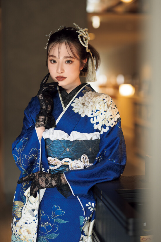 【美品】青色 花柄 振袖 假屋崎省吾ブランド振袖 正統派古典 白地/青 牡丹柄 華やか きれいめ