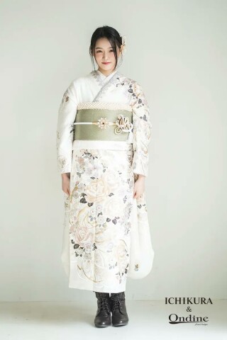 一蔵＆オンディーヌの振袖 /白色/その他色/クール/バラ柄/ E-1039 | My振袖