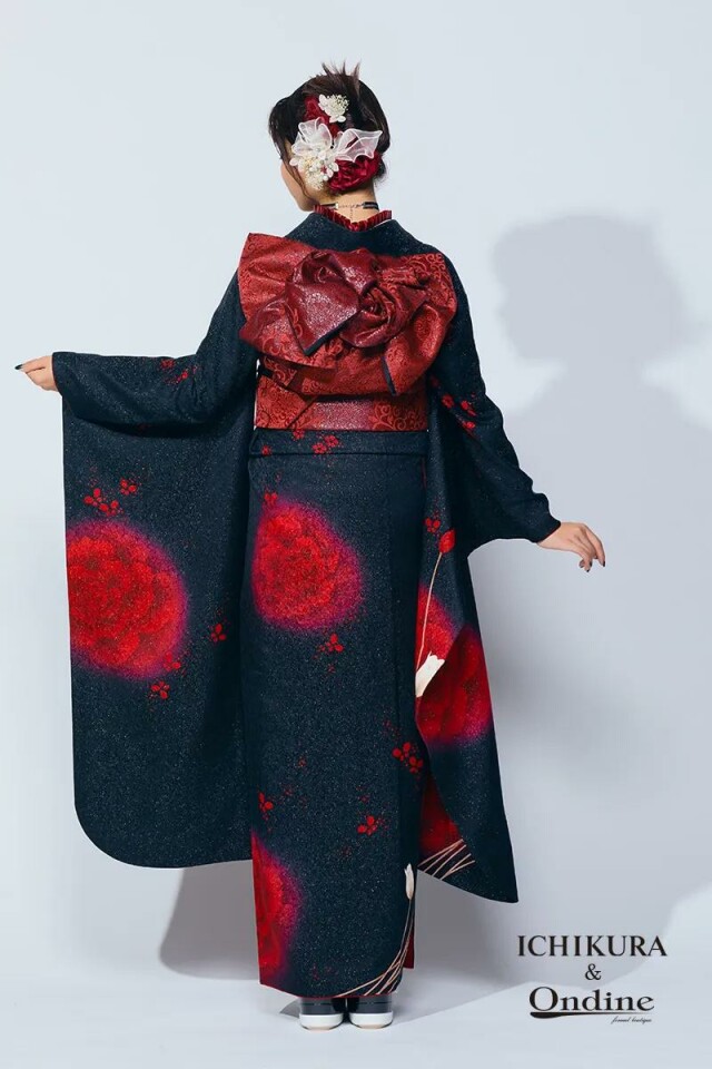 一蔵＆オンディーヌの振袖 /黒色/赤色/エレガント/バラ柄/ E-552 | My振袖