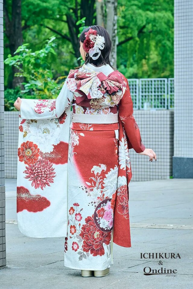 一蔵＆オンディーヌの振袖 /白色/朱色/エレガント/牡丹柄/ OE-1567