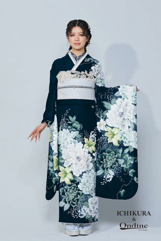 一蔵＆オンディーヌの振袖 /紺色/白色/エレガント/牡丹柄/ OE-1548