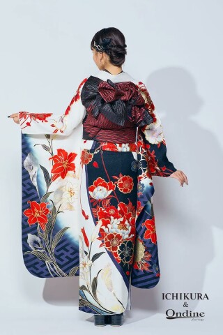 振袖専門店 一蔵の振袖 /白色/黒色/クール/百合柄/ E-1029 | My振袖