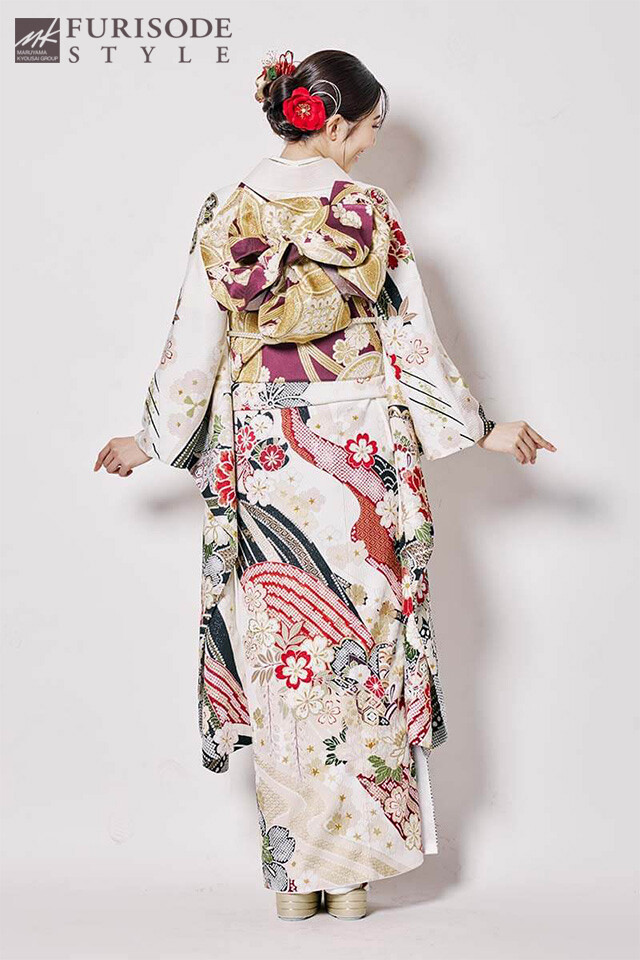 FURISODE STYLE まるやま・京彩グループの振袖 /白色/赤色/古典/花柄