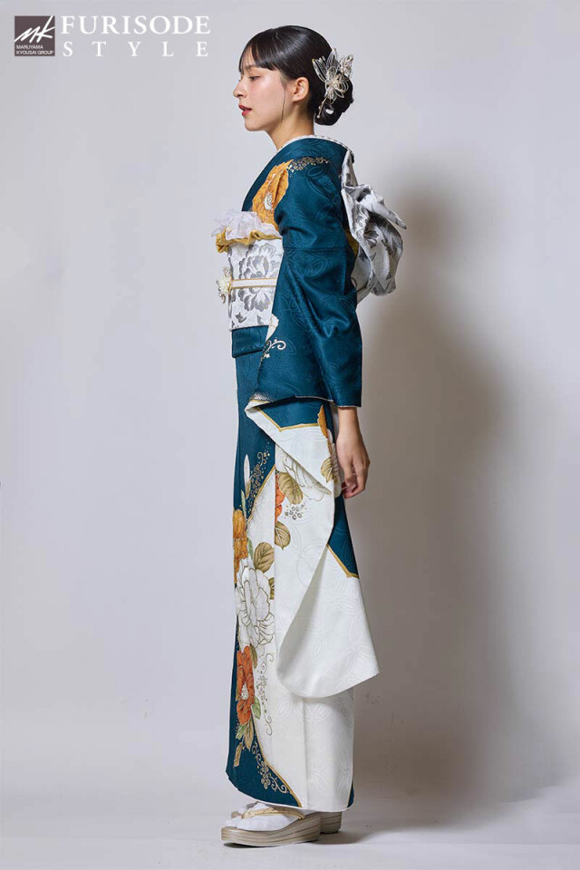 FURISODE STYLE まるやま・京彩グループの振袖 /青色/白色/クール/牡丹 