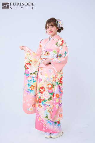 【MKK-2912】優雅なピンクの流水に水色の色彩がアクセント_振袖_52502 | FURISODE　STYLE　まるやま・京彩グループ