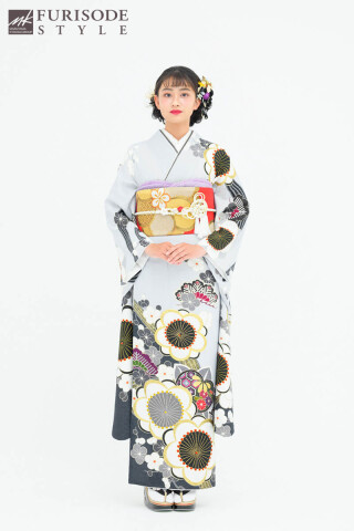 【MK-1210】モノトーン柄とビビットな小物合わせが個性的_振袖_52505 | FURISODE　STYLE　まるやま・京彩グループ