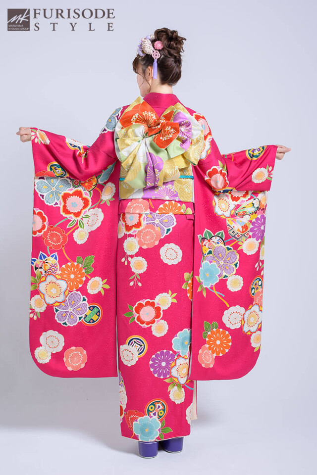 FURISODE STYLE まるやま・京彩グループの振袖 /ピンク色/赤色/レトロ