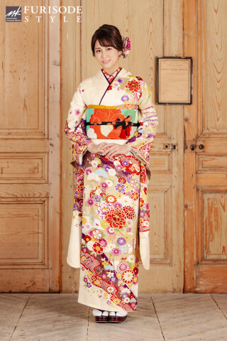【MK-703】クリーム地に華やか薬玉柄振袖_振袖_52517 | FURISODE　STYLE　まるやま・京彩グループ
