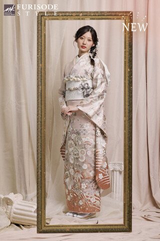 【MK-1603】柔らかな淡色に銀糸が輝く優雅な振袖_振袖_52540 | FURISODE　STYLE　まるやま・京彩グループ