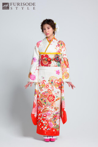 【MK-1105】月白色雪輪に華文様_振袖_53098 | FURISODE　STYLE　まるやま・京彩グループ