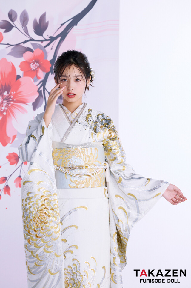 TAKAZENの振袖 /白色/黄色/古典/菊柄/ 最新作粋古典 白金 乱菊柄/大柄