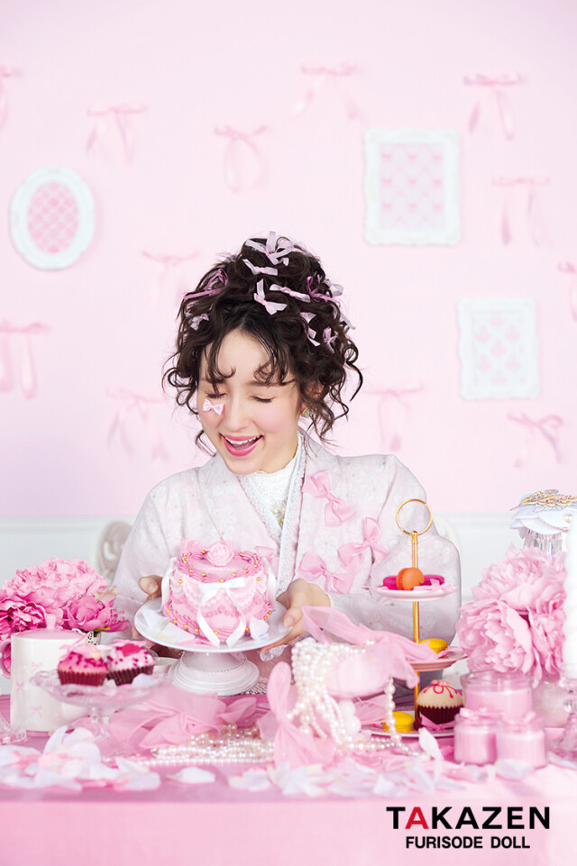 TAKAZENの振袖 /ピンク色/エレガント/花柄/ 最新作ヘップバーン