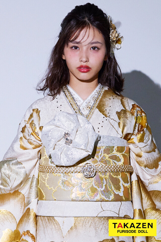 TAKAZENの振袖 /白色/ゴールド色/グラマラス/バラ柄/ モード系 白金