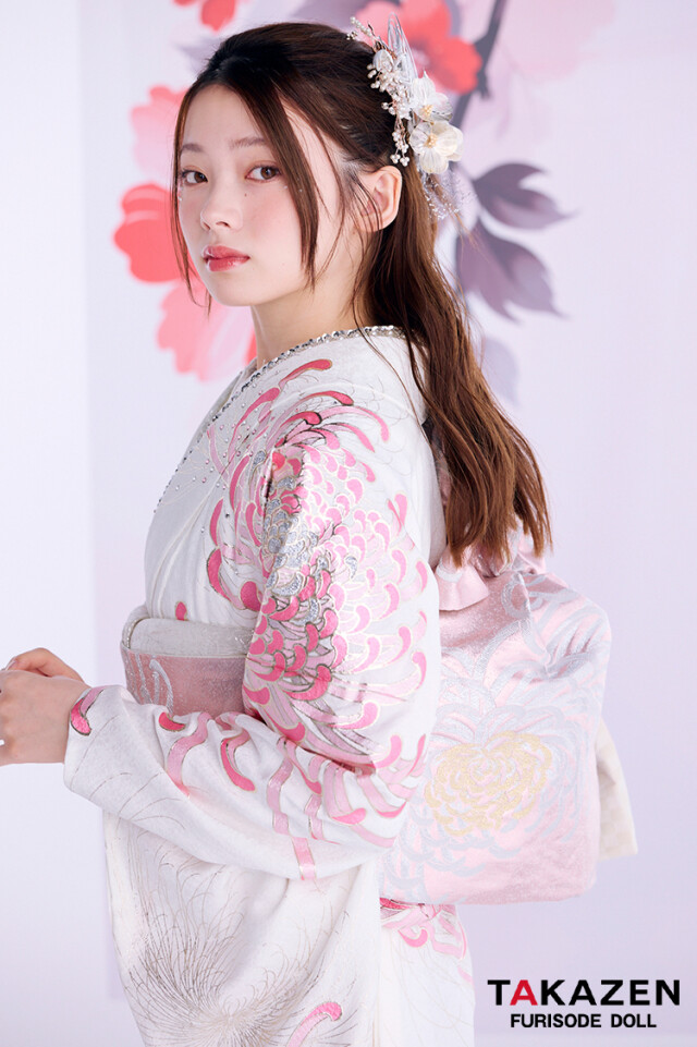 TAKAZENの振袖 /白色/ピンク色/エレガント/菊柄/ 最新作粋古典 白