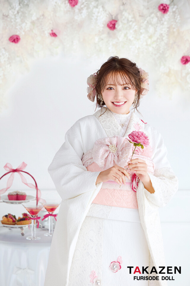 Zちゃん(振袖)3枚 MINAMIちゃん着用“NatsuMimi”の振袖-青|成人記念の新作振袖ご紹介 NAT-003