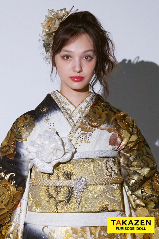 TAKAZENの振袖 /白色/ゴールド色/グラマラス/バラ柄/ グラマラス 白/黒