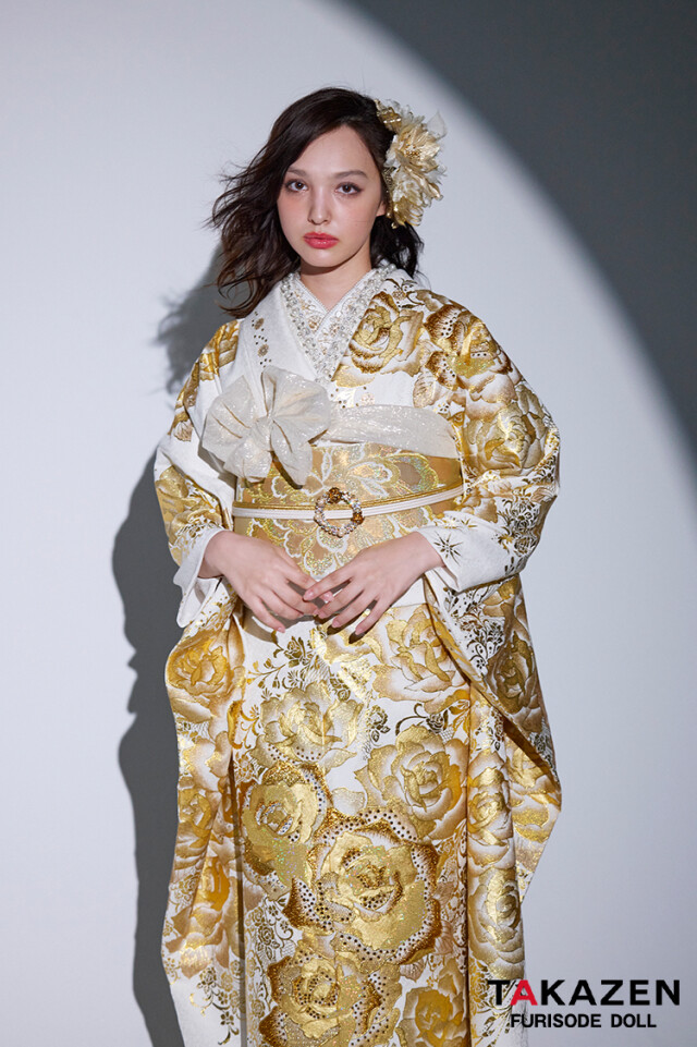 TAKAZENの振袖 /ゴールド色/白色/グラマラス/バラ柄/ モード系 白金