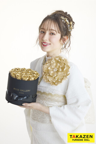 TAKAZENの振袖 /白色/ゴールド色/エレガント/バラ柄/ 最新作