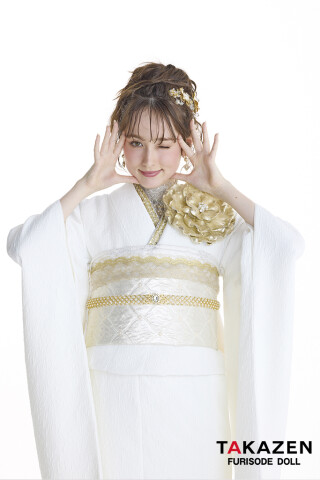 TAKAZENの振袖 /白色/ゴールド色/エレガント/バラ柄/ 最新作