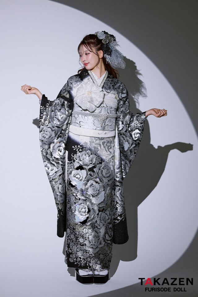 TAKAZENの振袖 /黒色/シルバー色/グラマラス/バラ柄/ モード系 黒