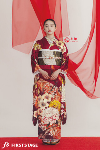 ファーストステージの振袖 /赤色/ベージュ色/古典/桜柄/ クール系振袖