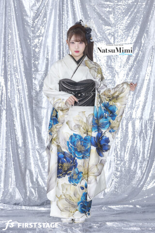 ファーストステージの振袖 /黒色/グレー色/クール/無地柄/ NatsuMimi
