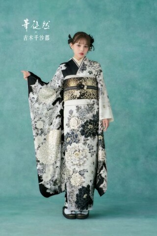 おゝみグループの振袖 /黒色/白色/グラマラス/牡丹柄/ 華徒然×吉木千沙
