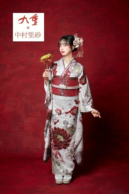 おゝみグループの振袖 /白色/赤色/レトロ/花柄/ 九重×中村里砂 RN641