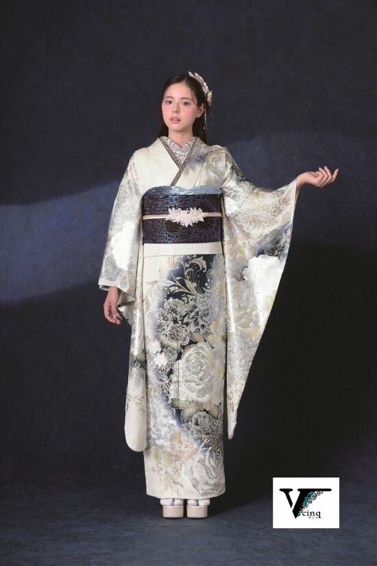 おゝみグループの振袖 /白色/グレー色/グラマラス/花柄/ KTH22 | My振袖