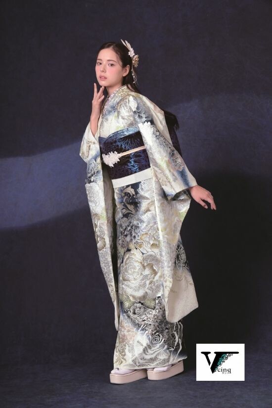 おゝみグループの振袖 /白色/グレー色/グラマラス/花柄/ KTH22 | My振袖