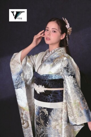 おゝみグループの振袖 /白色/グレー色/グラマラス/花柄/ KTH22 | My振袖