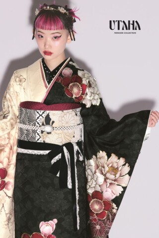 おゝみグループの振袖 /黒色/白色/レトロ/牡丹柄/ UTAHA UH-3048