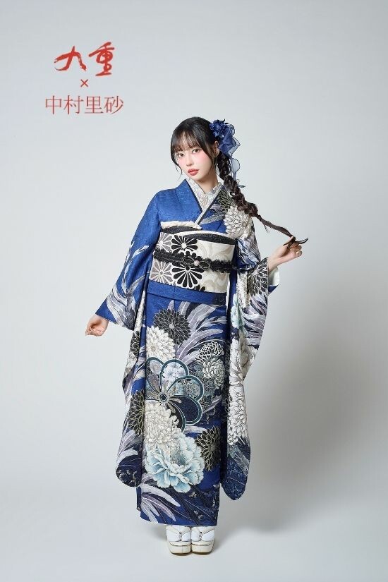おゝみグループの振袖 /青色/黒色/グラマラス/菊柄/ 九重×中村里砂