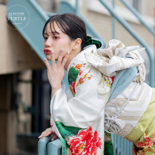 成人式振り袖　お値下げしました❣️❣️❣️ 池田エライザ着用の成人式振袖-白｜成人式の新作振袖ご紹介 El-718