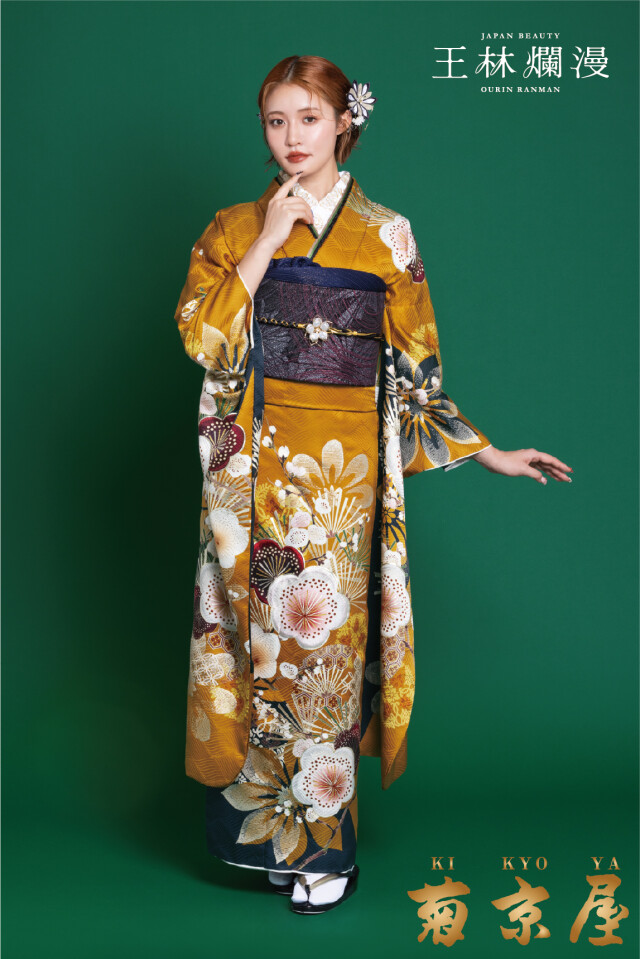 振袖 黒地 菊の花柄 振袖 黒地 菊の花柄 黒地を大胆な菊の柄が華やかに