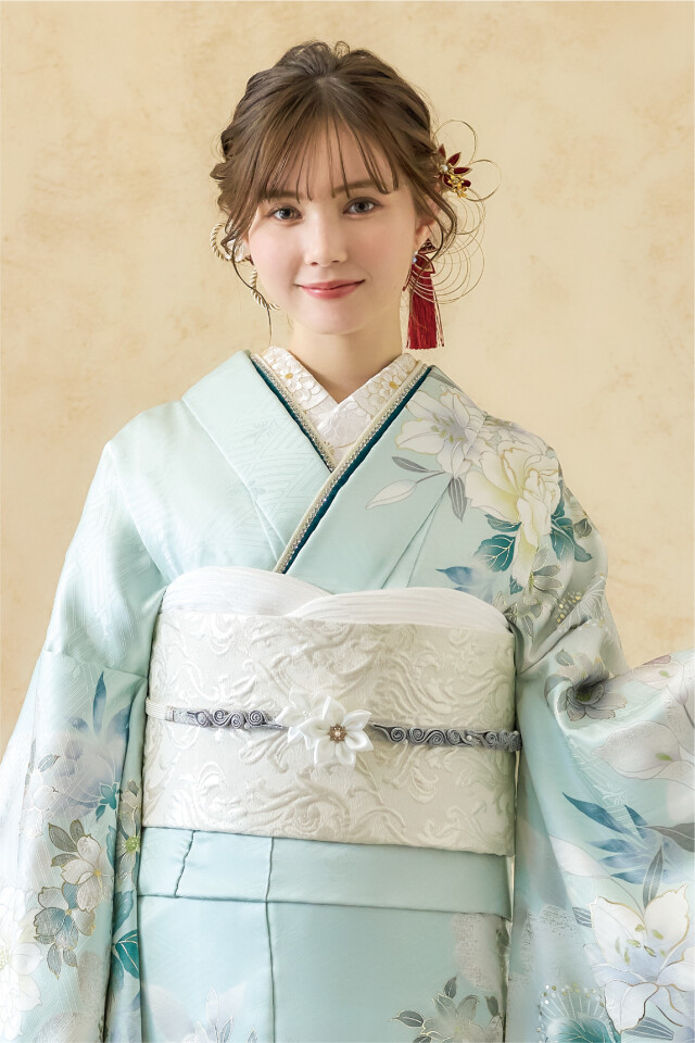 菊京屋の振袖 /緑色/白色/レトロ/牡丹柄/ ミントグリーンに牡丹の花