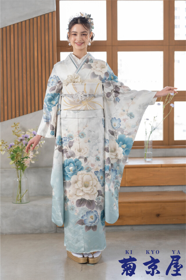 菊京屋の振袖 /白色/水色/キュート/花柄/ 白地に水色と可愛い椿 | My振袖