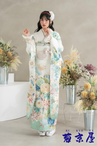 白地にミントブルーの花々_振袖_87167 | 菊京屋