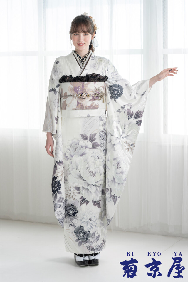 白地×黒 銀彩 花尽くし 振袖 菊京屋の振袖 /白色/エレガント/花柄/ 可愛い白地に銀彩と刺繡 | My振袖
